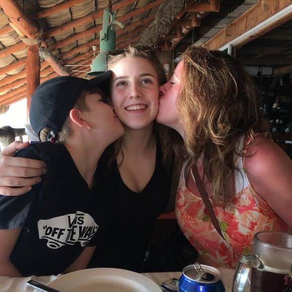 Meet your Posher, Sharon - Picture 1 of 1